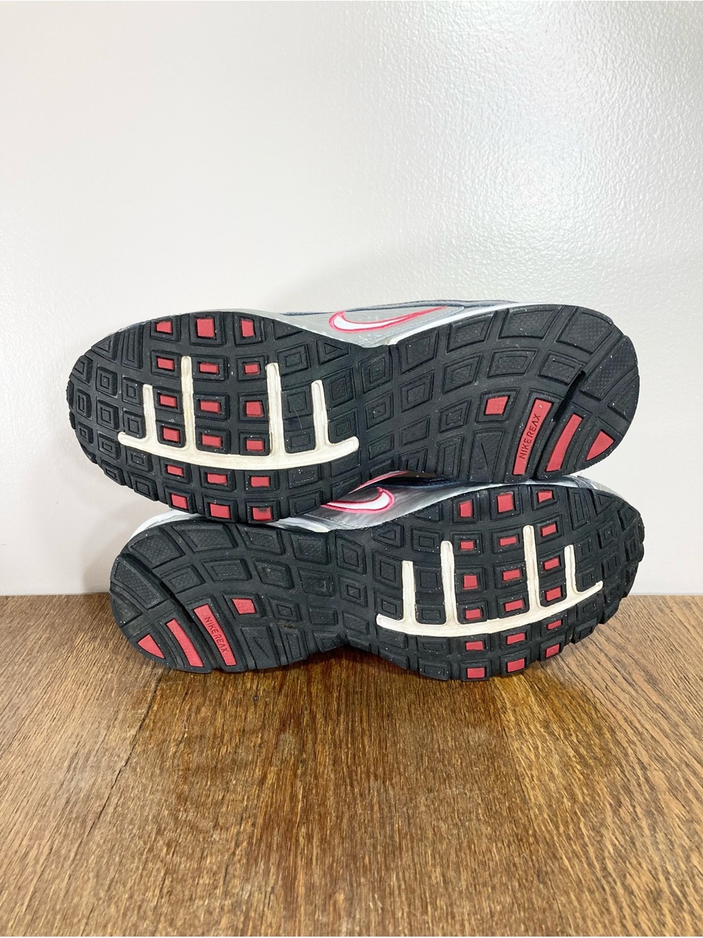 Nike Reax 5 Athletic Shoe Women’s Size 11 Metallic Silver/Pink - Picture 7 of 10